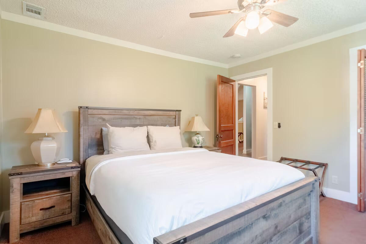 Bedroom 2 Queen Bed